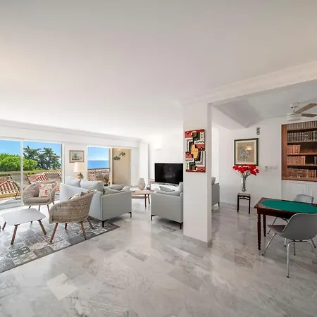 Renovated 155m2 3br6p - Palm Apartment *